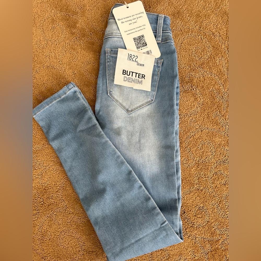 Butter Light Denim Stretch Skinny Jeggings-size 8